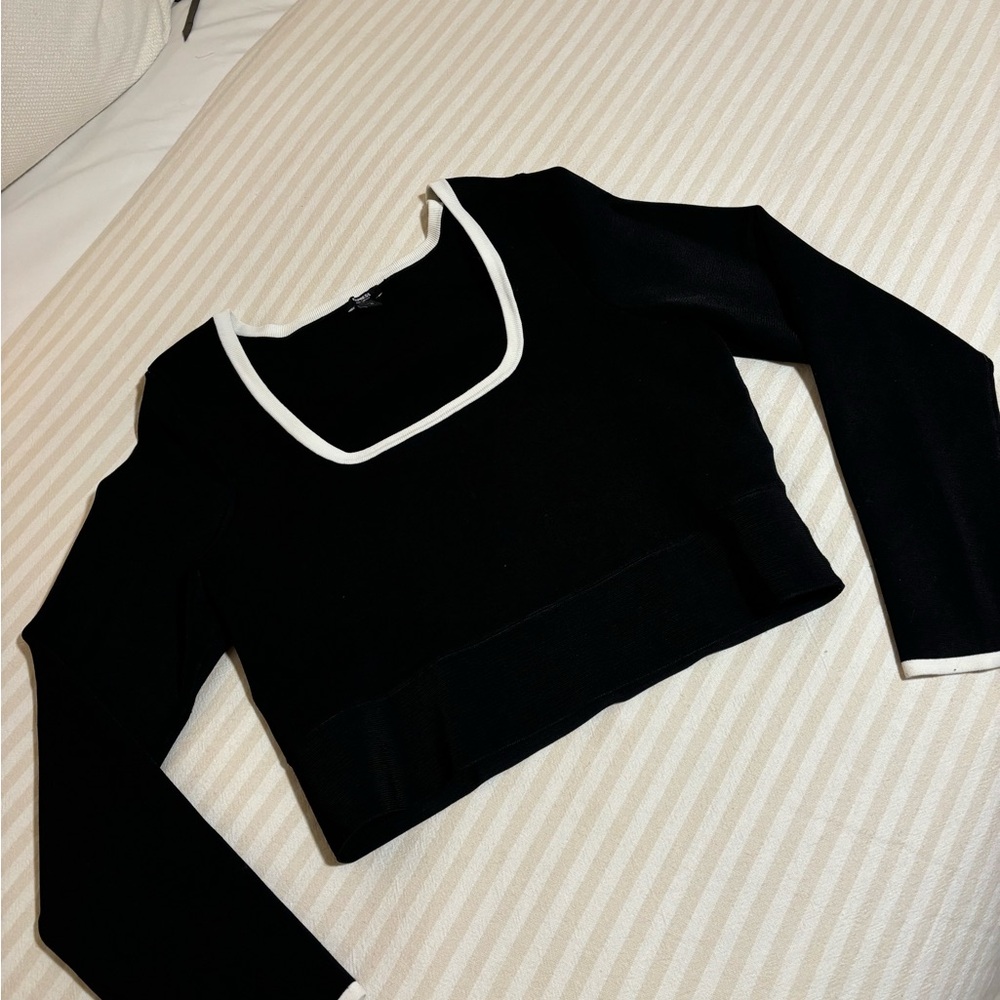 Express Body Contour Contrast Cropped Sweater